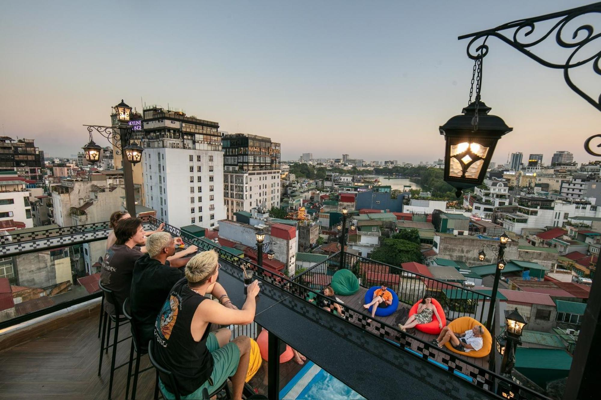 Lakeview Backpackers & Rooftop Bar Hanoi