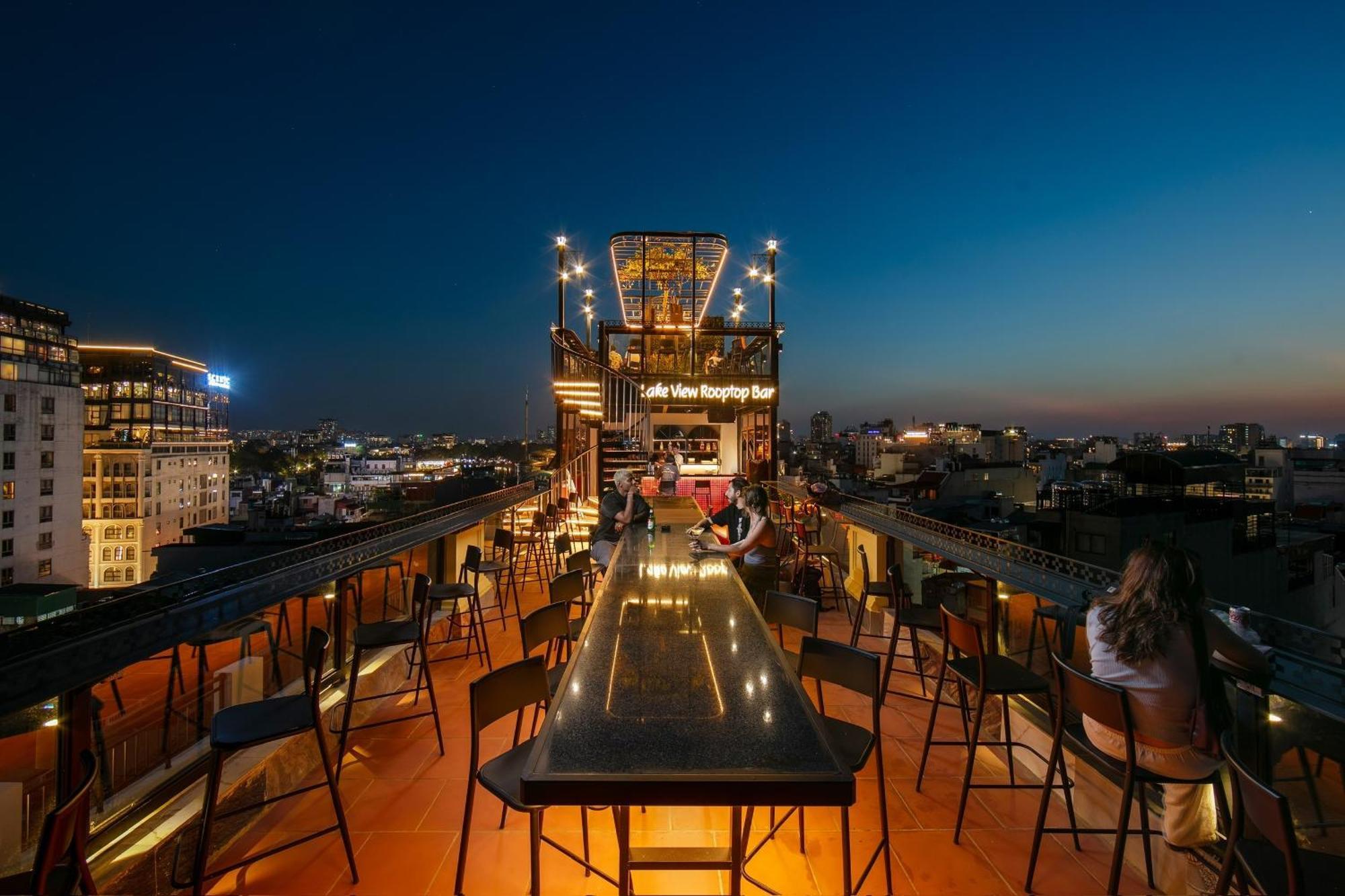 Lakeview Backpackers & Rooftop Bar Hanoi