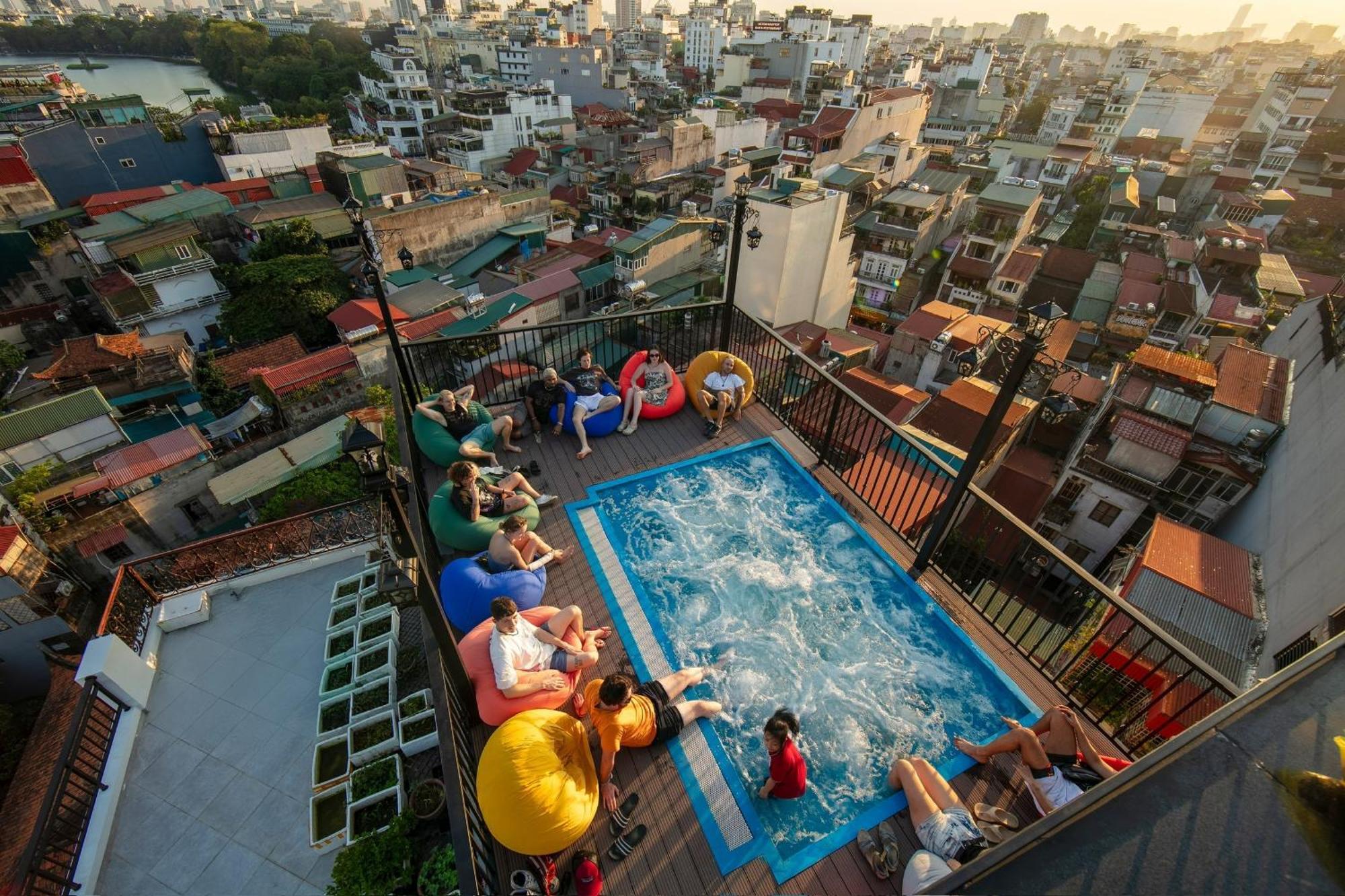 Lakeview Backpackers & Rooftop Bar Hostel Hanoi