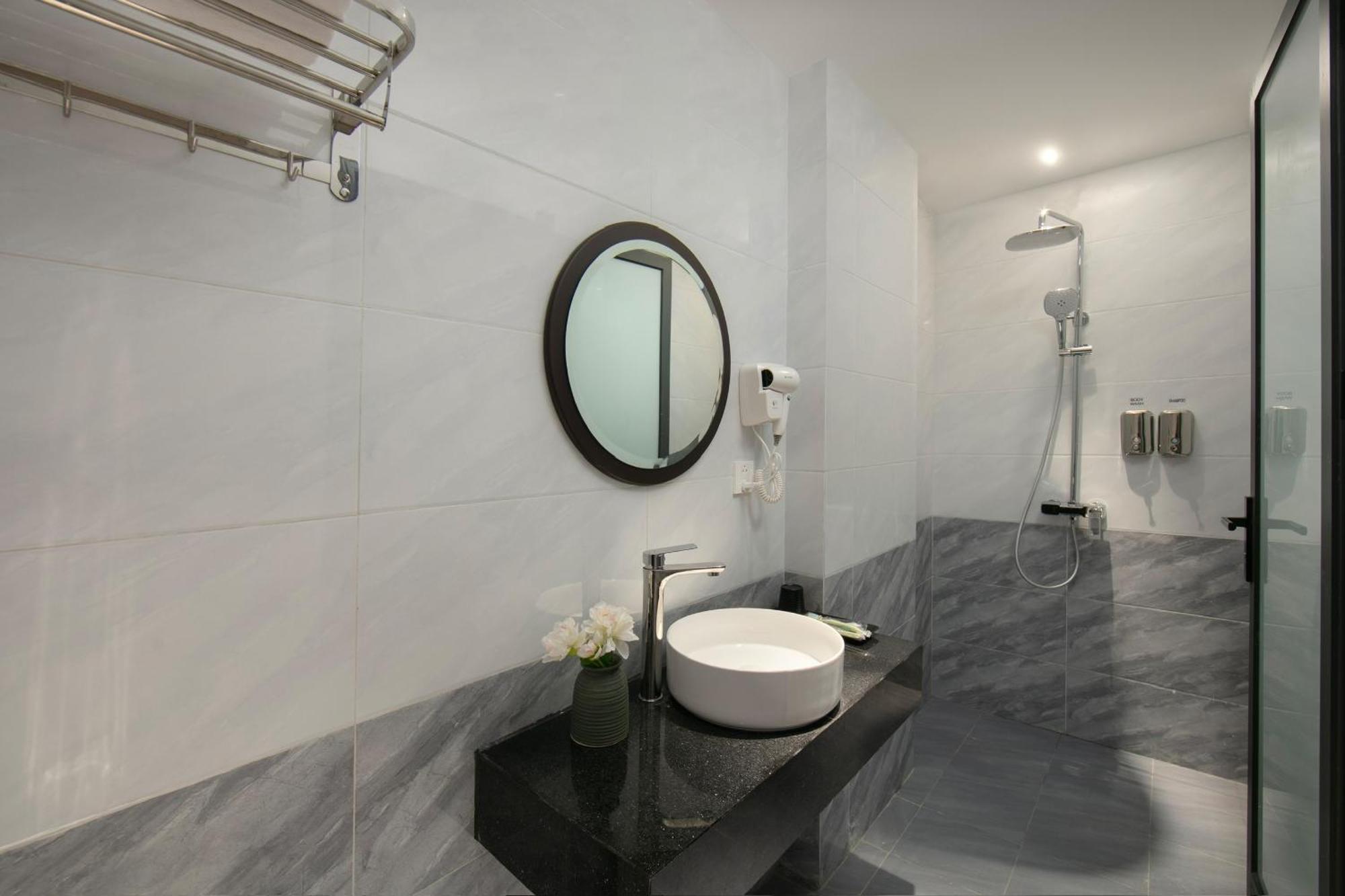 Lakeview Backpackers & Rooftop Bar *