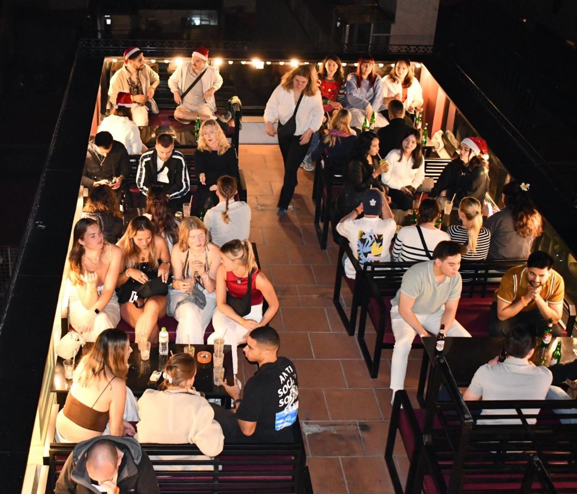 Lakeview Backpackers & Rooftop Bar